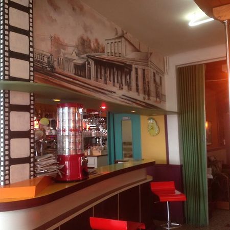 Hotel Moderne Viré Buitenkant foto
